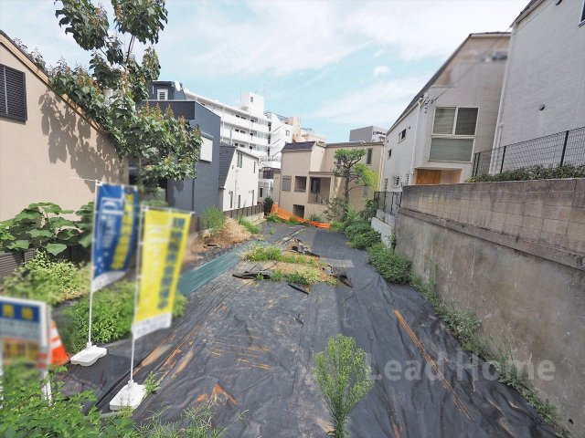 【外観】 | 港区南青山4丁目 | 前面道路からの見通し良好！小さなお子様とのお散歩やお出かけも安心です♪