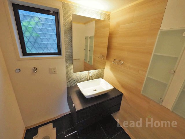 【独立洗面台】 | 港区西麻布2丁目 | おしゃれなベッセル型ボウルを採用した洗面台！朝の身支度も気持ちよくスムーズに行うことができます！