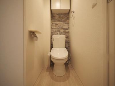 【トイレ】 | コンフォリア・リヴ靭公園 | 落ち着いた色調のトイレです