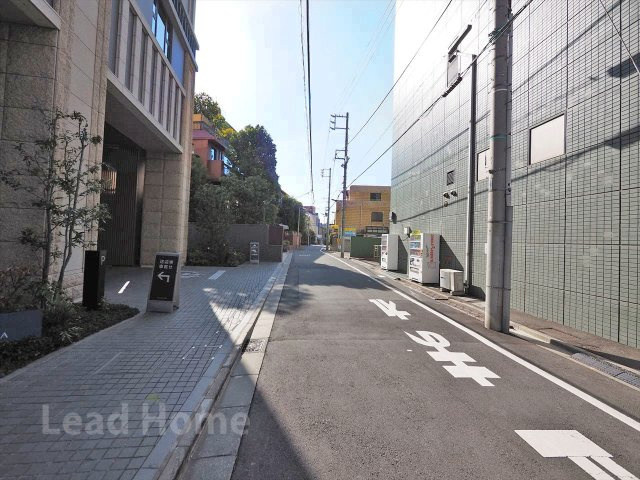 【その他】 | グランドヒルズ南青山 | 見通しが良く綺麗に整備された前面道路です！舗装された道路で毎日の通勤通学やお散歩も快適です♪
