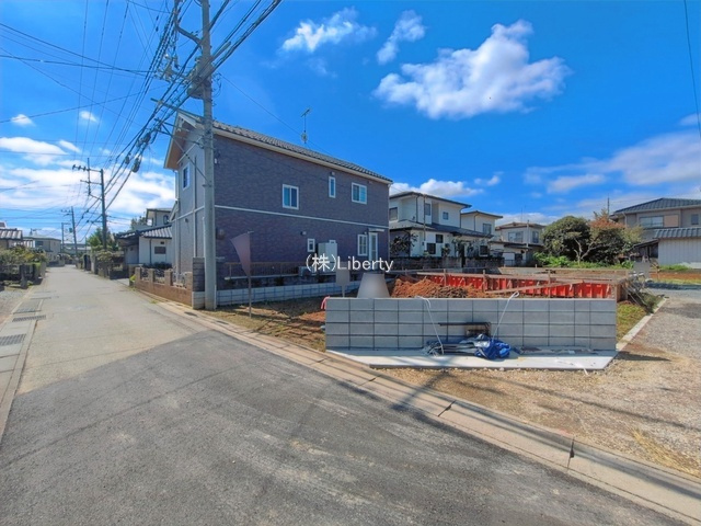 土浦市真鍋4丁目　新築戸建　4号棟の前面道路含む現地写真