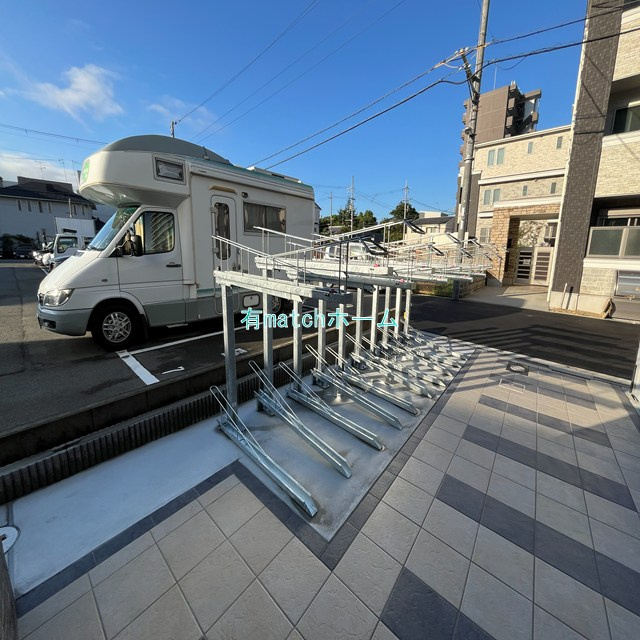 ルミエナ東三国の駐車場