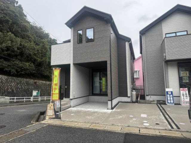 府中町瀬戸ハイム4丁目の駐車場|駐車スペースを確保した住まい。日常のお出かけや来客時にも安心です。
