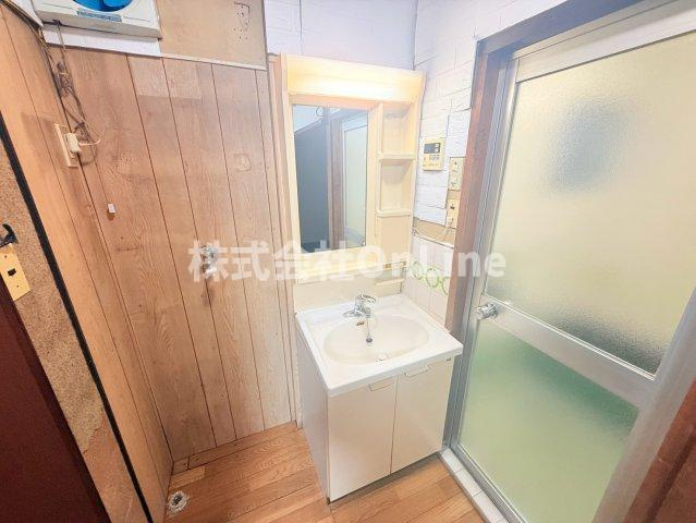 南本町6丁目戸建の独立洗面台