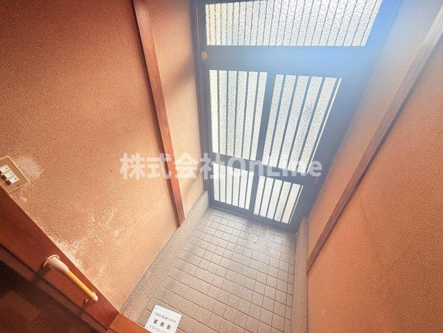 南本町6丁目戸建の玄関