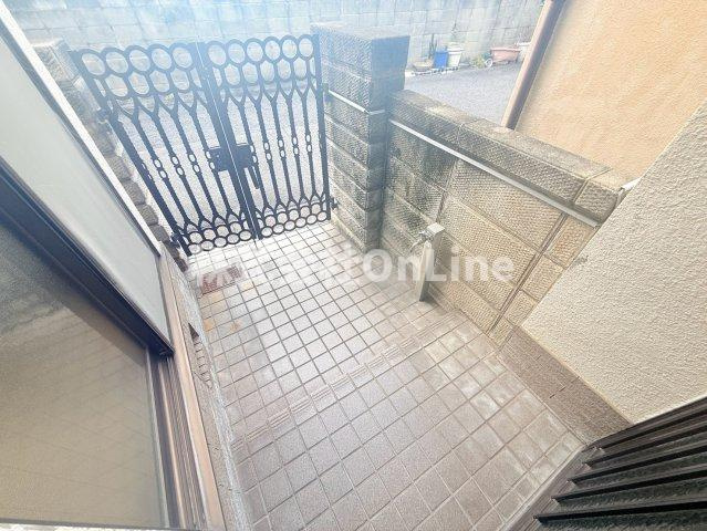 南本町6丁目戸建の玄関