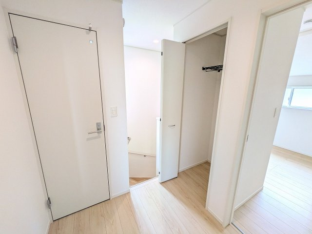八王子市　長房町　新築一戸建て　３２期の収納|～2階ホールにも便利な収納を設置～