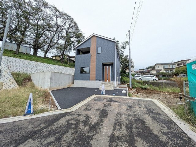 八王子市　長房町　新築一戸建て　３２期の前面道路含む現地写真|～南西側5ｍ道路に面しています～