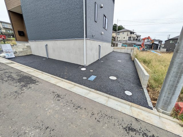 八王子市　長房町　新築一戸建て　３２期の駐車場|～カースペースは2台分 ※車種による～