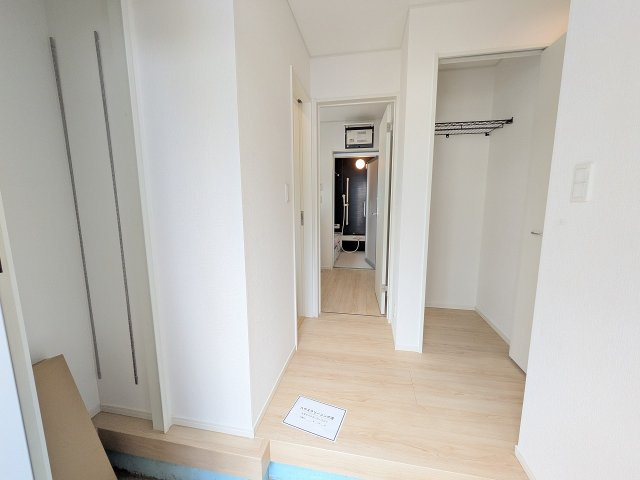 八王子市　長房町　新築一戸建て　３２期の玄関|～大容量収納可能なシューズクローゼット・玄関収納付き～