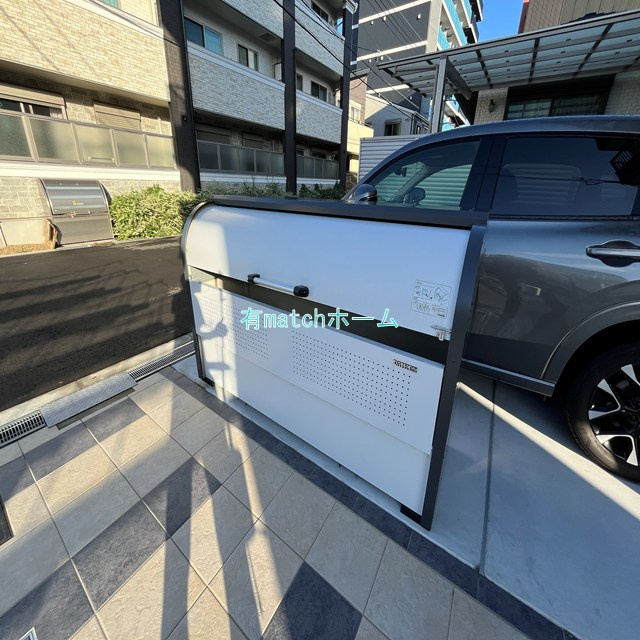 ルミエナ東三国の駐車場