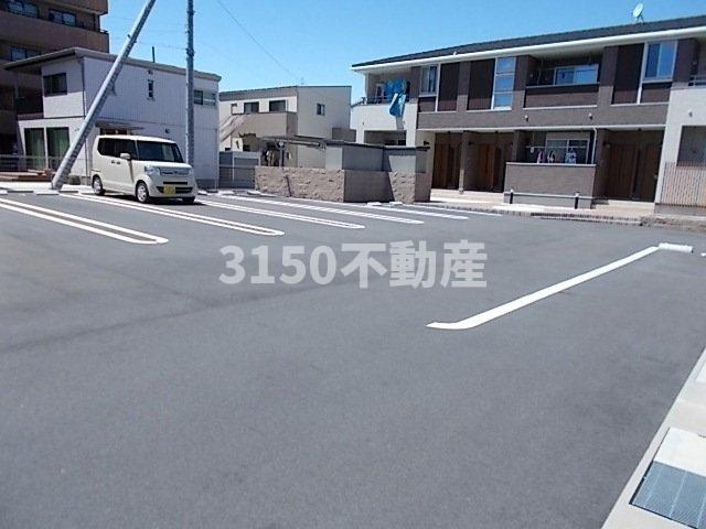 コンフォート西鶉　Ⅱの駐車場|駐車場に車を止められます