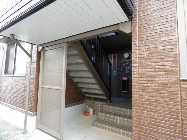 アーバンライフ塩屋台　B棟のエントランス