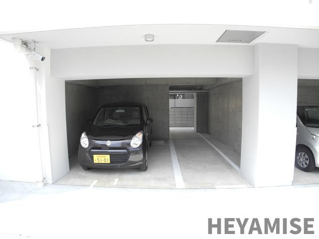 長崎市城栄町の賃貸マンションの駐車場