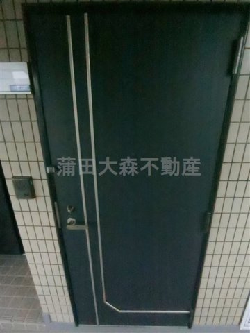 コスモリード蒲田の玄関