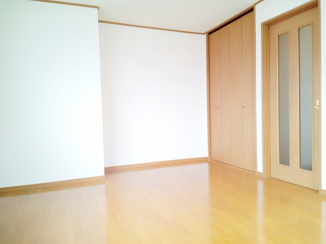 サンコーポⅡの洋室|窓側からのアングルです☆