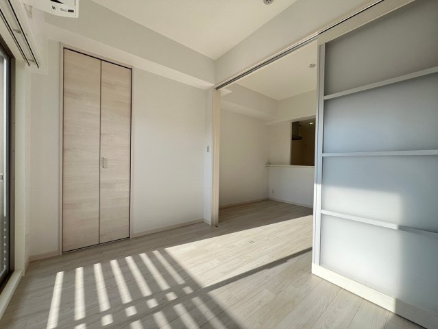 Alivis北梅田の洋室