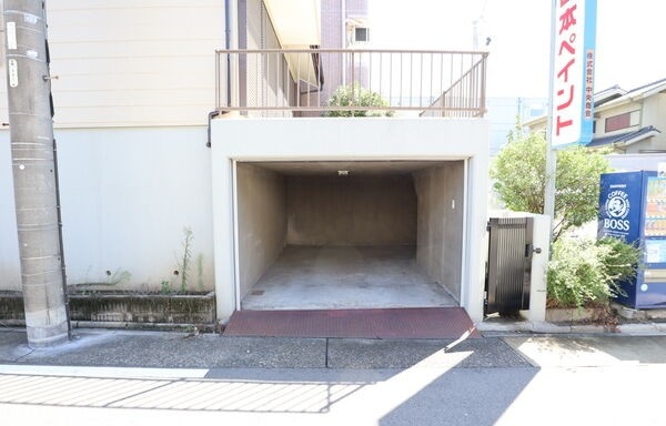 御器所３丁目貸家の駐車場