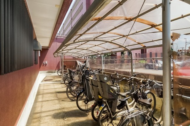 【設備】 | パシフィックニュー自由が丘 | 雨風から大切な自転車を守る屋根付きの駐輪場です。整理整頓されておりスムーズに出し入れできます！