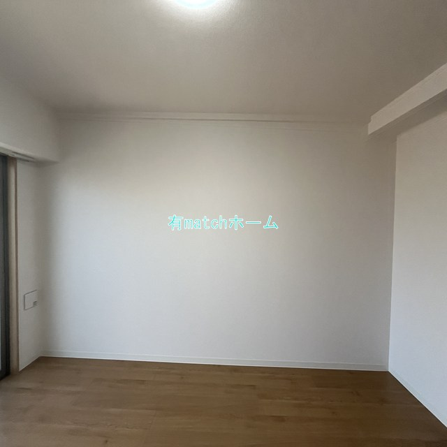 ルミエナ東三国の洋室