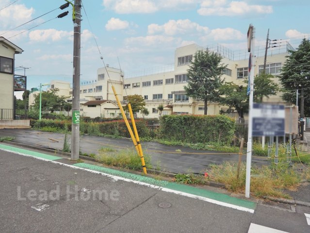 【外観】 | 世田谷区給田2丁目 | 青空が近くに感じられる見晴らしの良い現地です！落ち着いた住宅街で心地よく過ごせます♪