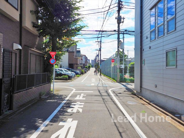 【前面道路含む現地写真】 | 世田谷区等々力2丁目 | 交通量が少なく落ち着いた雰囲気の前面道路です。お子様とのお出かけや毎日の通行も安心ですね♪