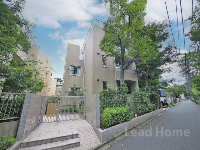 【外観】 | ロイヤルシーズン瀬田 | 豊かな植栽に包まれた落ち着きのある低層マンション！周辺環境とも調和し毎日気持ちよく帰宅できます♪
