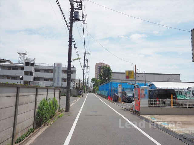 【その他】 | ライオンズスクエア用賀 | 見通しが良くすっきりとした前面道路です。周辺の交通量も穏やかで、毎日のお出かけやご帰宅も安心です♪