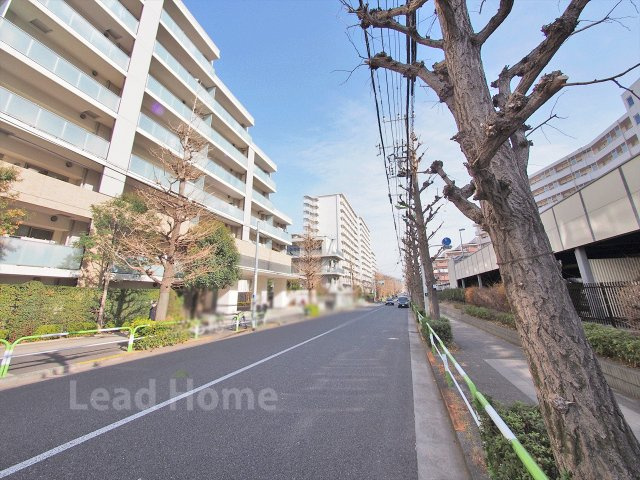 【その他】 | クラッシィハウス世田谷公園 | 歩道がしっかりと確保された安心感のある前面道路です！見通しも良くお子様の通学やお散歩も安心です！