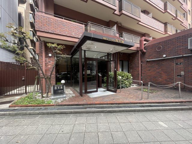 朝日プラザ西天満のエントランス