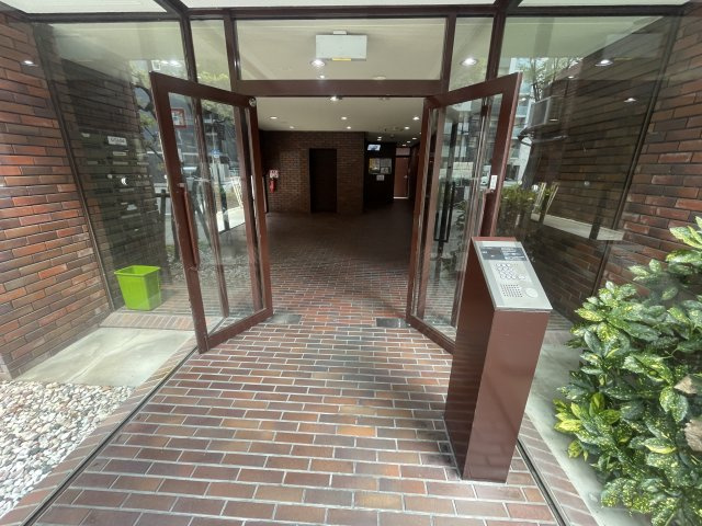 朝日プラザ西天満のエントランス
