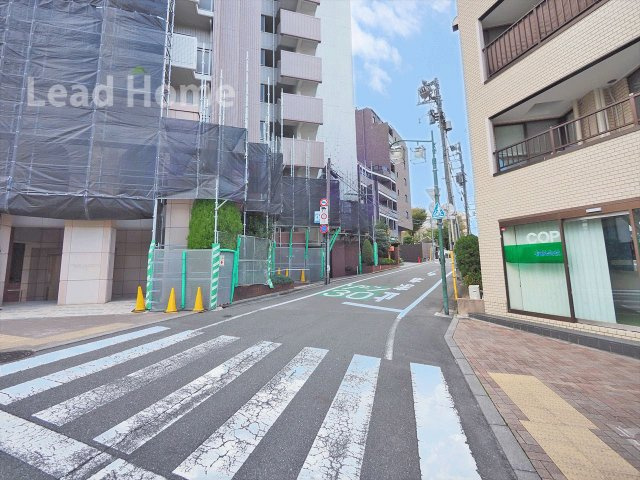 【その他】 | ヴィーナ・パルテール | 見通しが良くきれいに整備されたフラットな前面道路！歩道がありお子様とのお散歩やお出かけも安心です♪