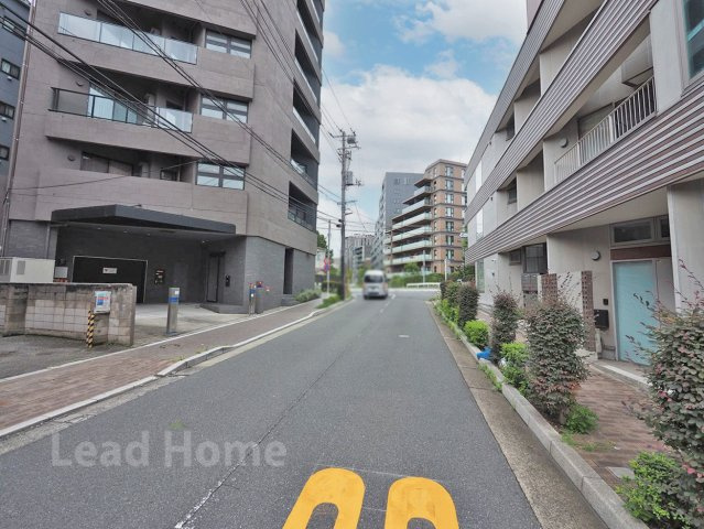 【その他】 | インペリアル常盤松 | きれいに舗装された見通しの良い前面道路です！車通りが落ち着いており小さなお子様とのお出かけも安心です♪