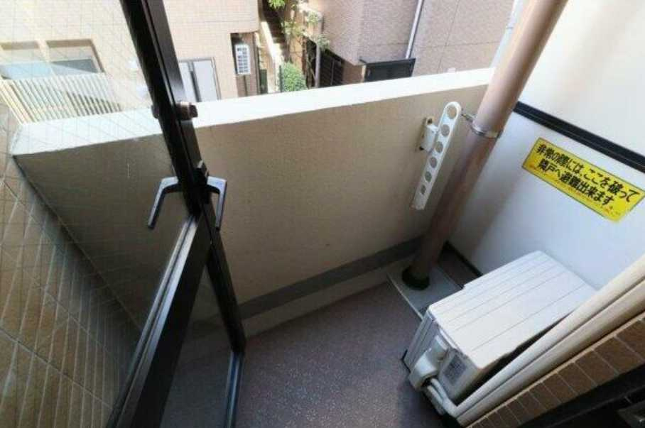 菱和パレス三軒茶屋壱番館　分譲賃貸　角部屋　駅近のバルコニー