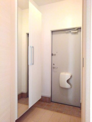 エコの住の玄関