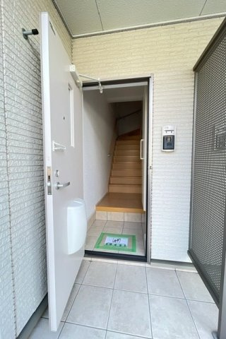 オリエンス弐番館の玄関
