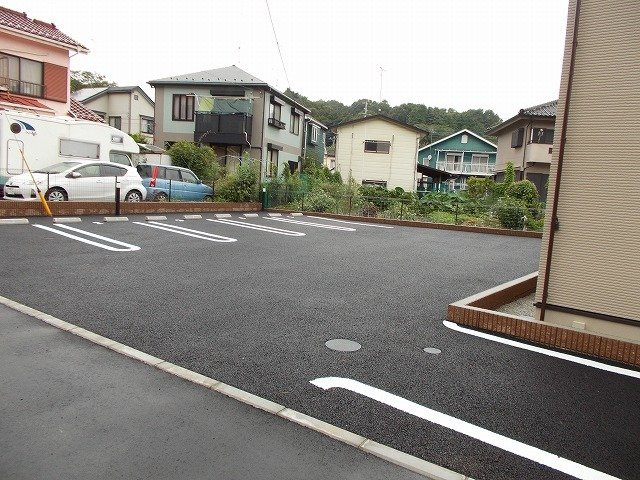 アレスの駐車場