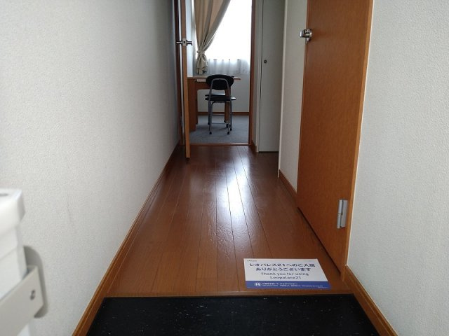 レオパレスエスポワールの玄関