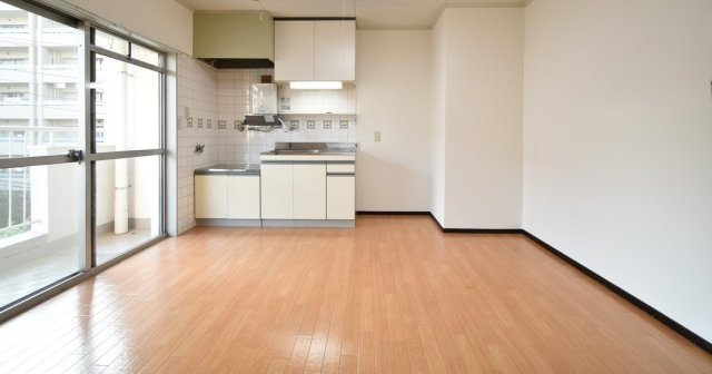 東急市が尾ドエリングＤ棟の居間・リビング