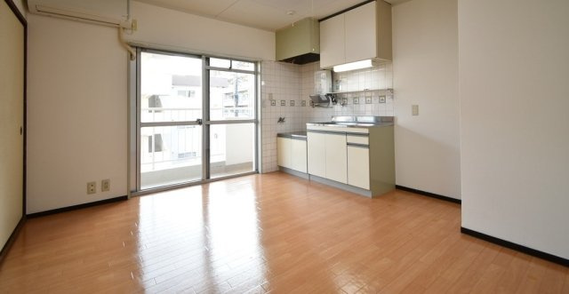 東急市が尾ドエリングＤ棟の居間・リビング