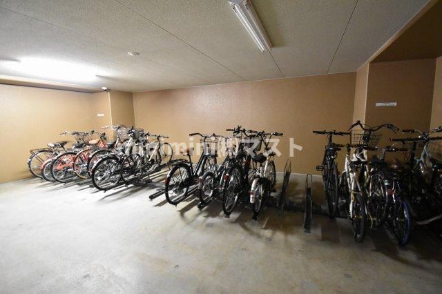 アドバンス上町台Ⅱクレイドルの駐車場