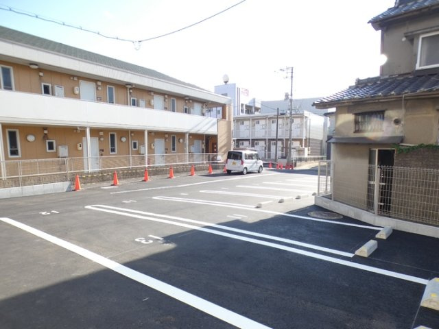 エミネンスツーの駐車場