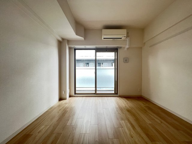プレサンス松屋町駅前の洋室