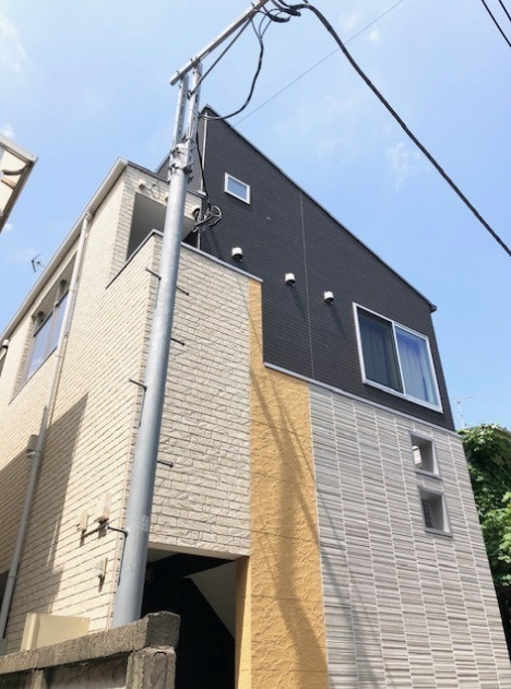 リヴィエール明大前のエントランス