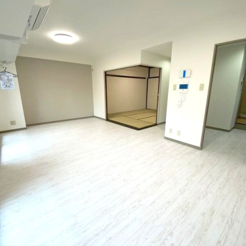 PHOENIX COURT 交野Ⅱの居間・リビング