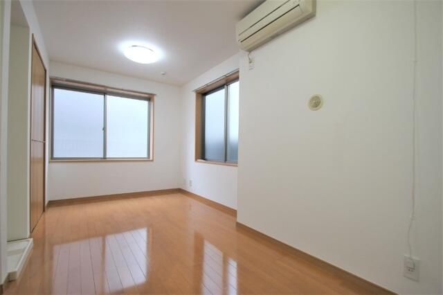 アドバンス中村橋の寝室|広くて明るい寝室