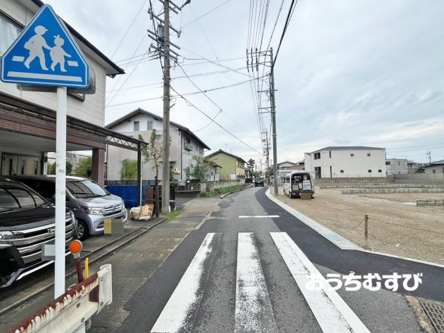 尾張旭市南原山町4期(全5棟)の前面道路含む現地写真