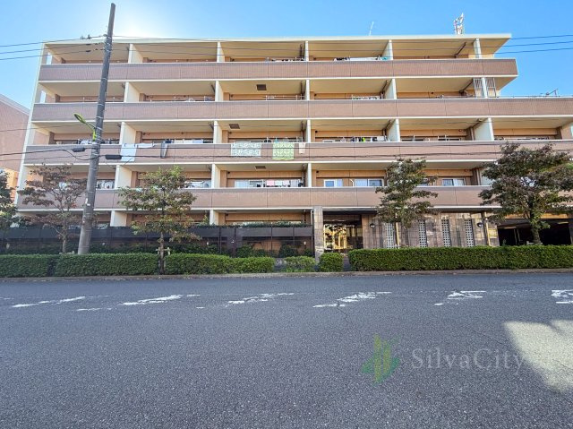 日神パレステージ千歳烏山の外観