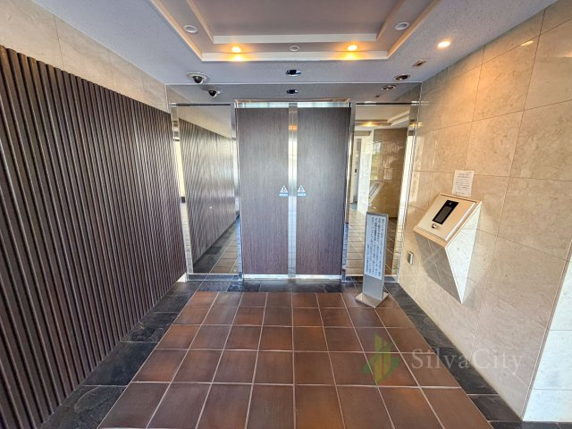 日神パレステージ千歳烏山のエントランス