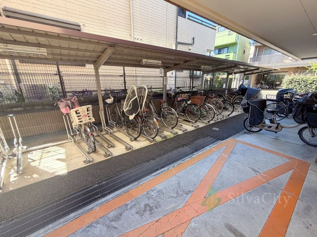 日神パレステージ千歳烏山の駐輪場
